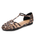 Women's woven openwork flat closed-toe sandals, summer wear, 2025 new style, breathable, one-strap, fashionable vacation Roman sandals.